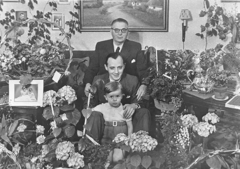  Ole Kirk Christiansen (u góry), Godtfred Kirk Christiansen (w środku), syn Godtfreda - Kjeld Kirk Christiansen (na dole)