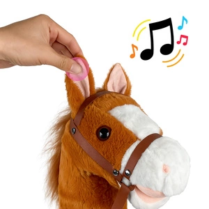 Koń na kiju - zabawkowa głowa konia z efektami dźwiękowymi