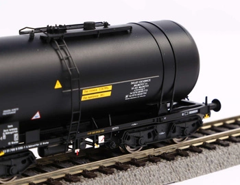 Zestaw 2 cystern Zaes 406Ra PKP Piko 58264