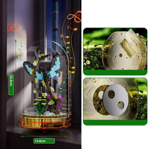 Pozytywka z Motylem 432 Klocki Świecąca Dekoracja