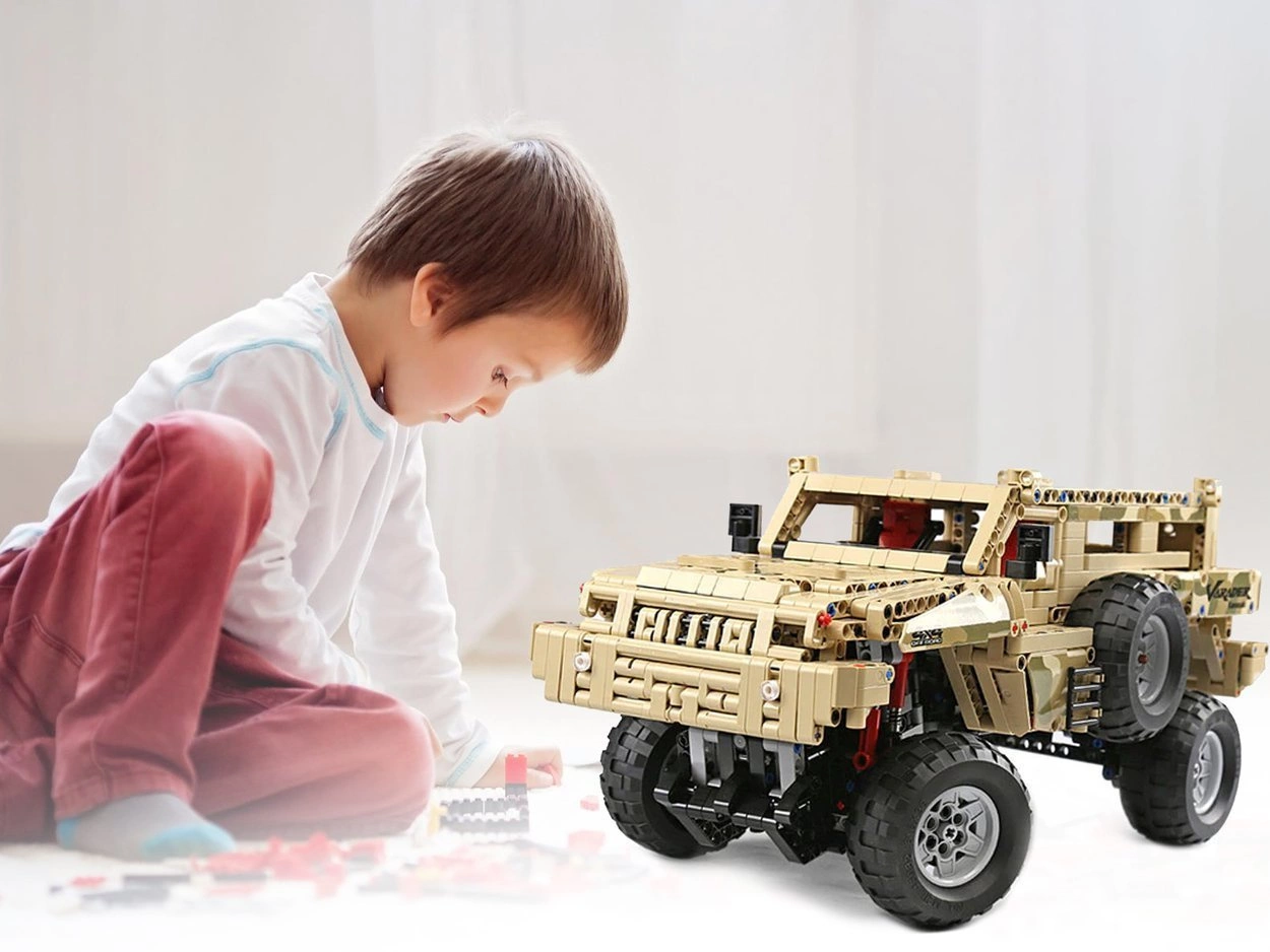 Klocki Technic Militarne Terenówka Hummer 2028 ele Mould King 13131