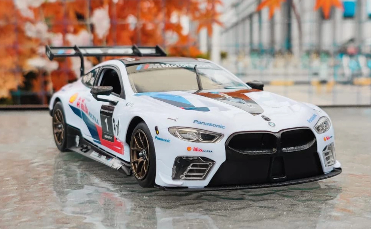 Rastar BMW M8 GTE Model do złożenia 1:18 RC 97200 Building Kit Car