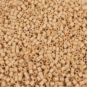 Koraliki do prasowania 2000 JASNE BRĄZOWE (LA.W21)