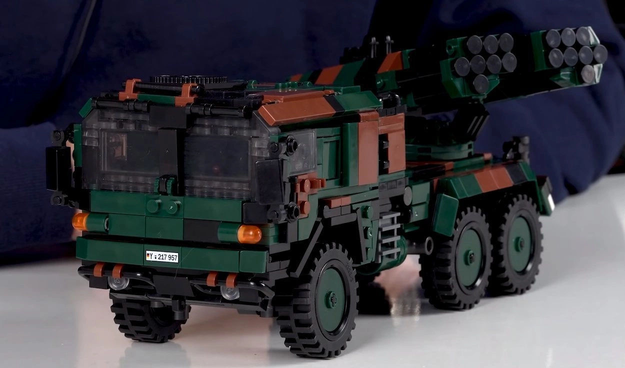 Klocki Technic Wojskowa Wyrzutnia Rakiet Lars2