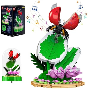 Pozytywka z Biedronką 455 Klocków Świecąca Dekoracja