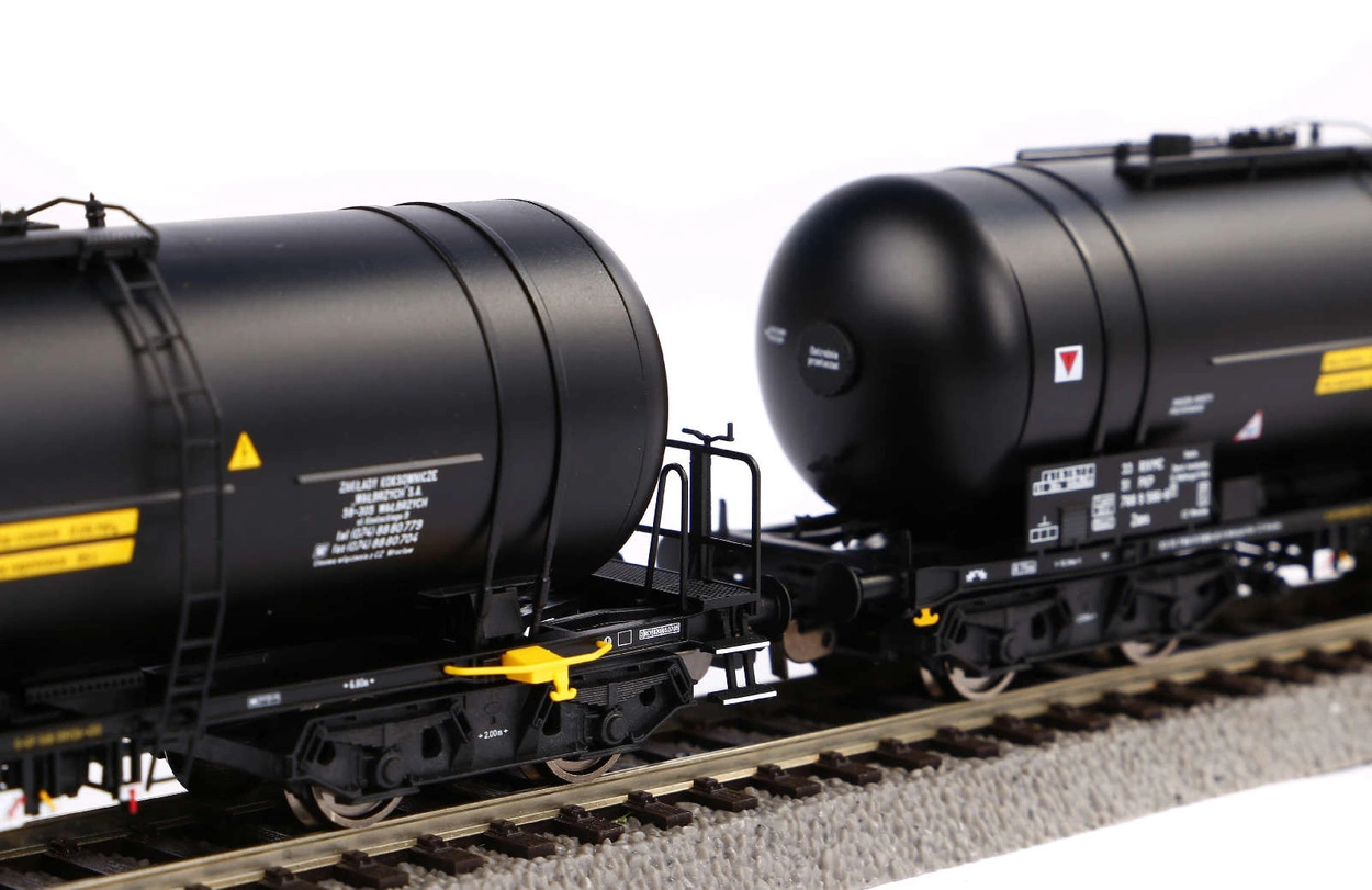 Zestaw 2 cystern Zaes 406Ra PKP Piko 58264