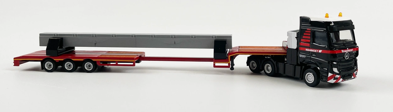Ciężarówka MAMMOET Mercedes Benz z naczepą 1:87