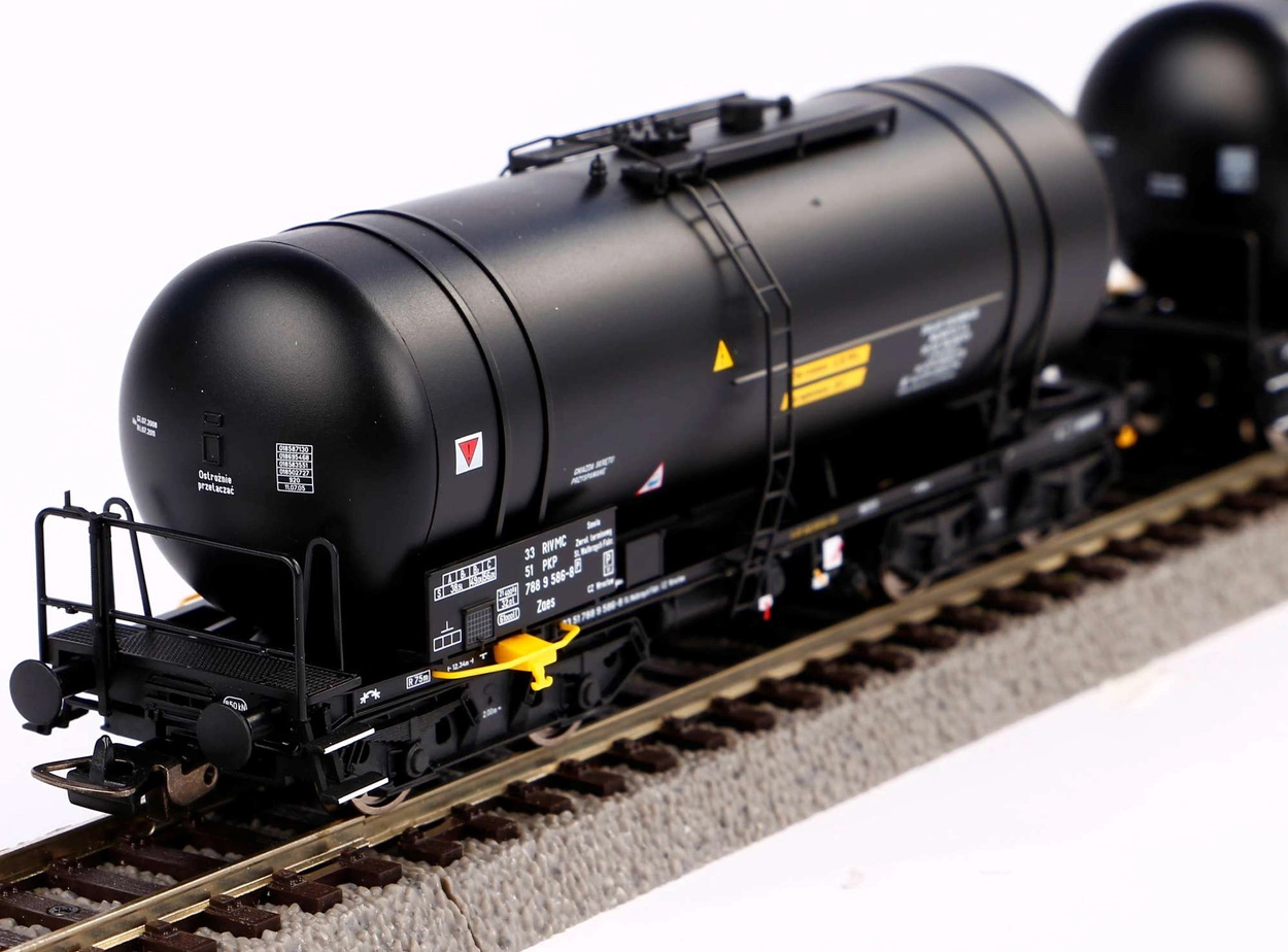 Zestaw 2 cystern Zaes 406Ra PKP Piko 58264