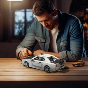 Nissan Skyline GT-R R34 – Klockowy Drift King – 1471 Elementów