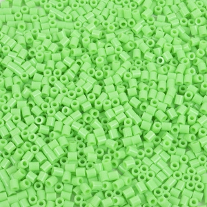 Koraliki do prasowania 2000 JASNE ZIELONE (LA.W14)