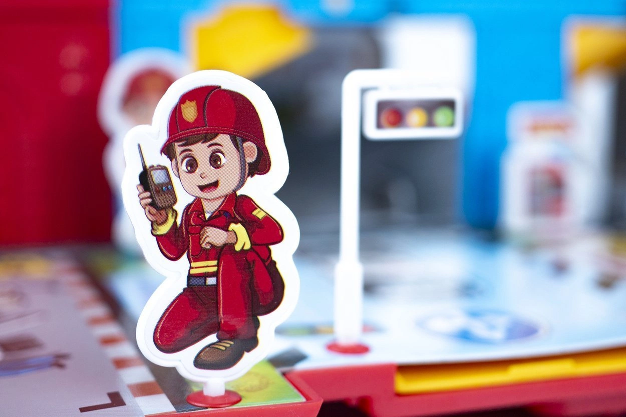 GARAŻ RESORAKI DLA DZIECI WÓZ STRAŻACKI REMIZA 2w1